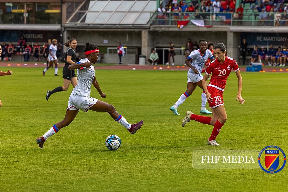 Les Grénadières ecrasent le Malte en amical (5-0). Photo: FHF